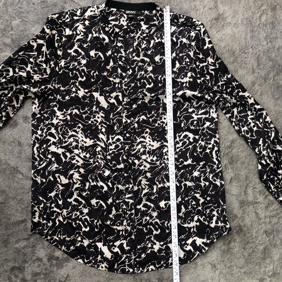 Dkny button down blouse white black pattern shirt size L - Picture 3 of 6